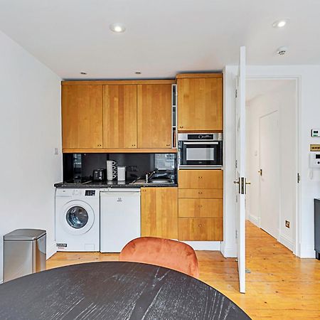 One-Bedroom Abode With A Balcony In Central London Eksteriør billede