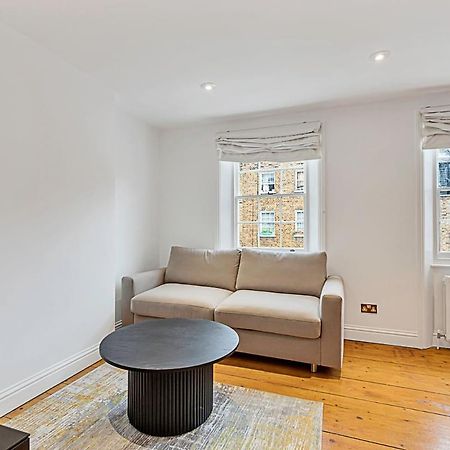 One-Bedroom Abode With A Balcony In Central London Eksteriør billede