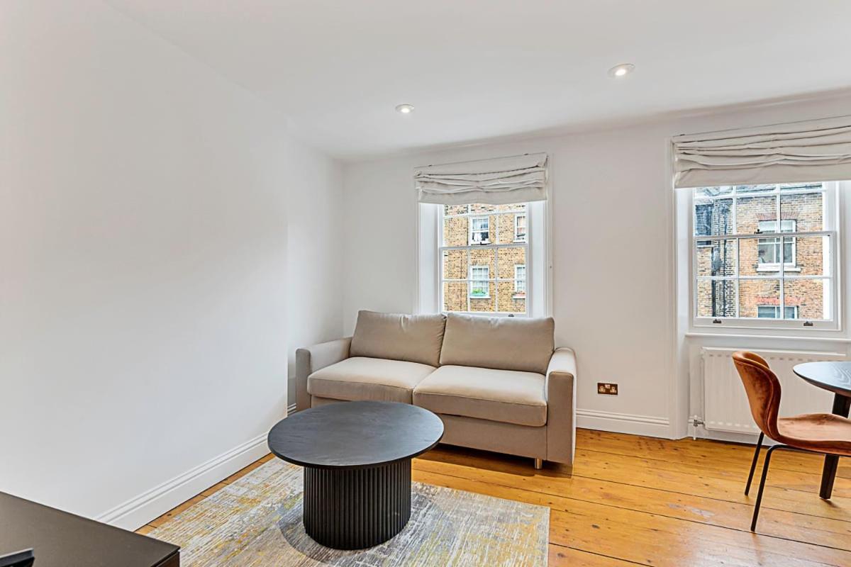 One-Bedroom Abode With A Balcony In Central London Eksteriør billede