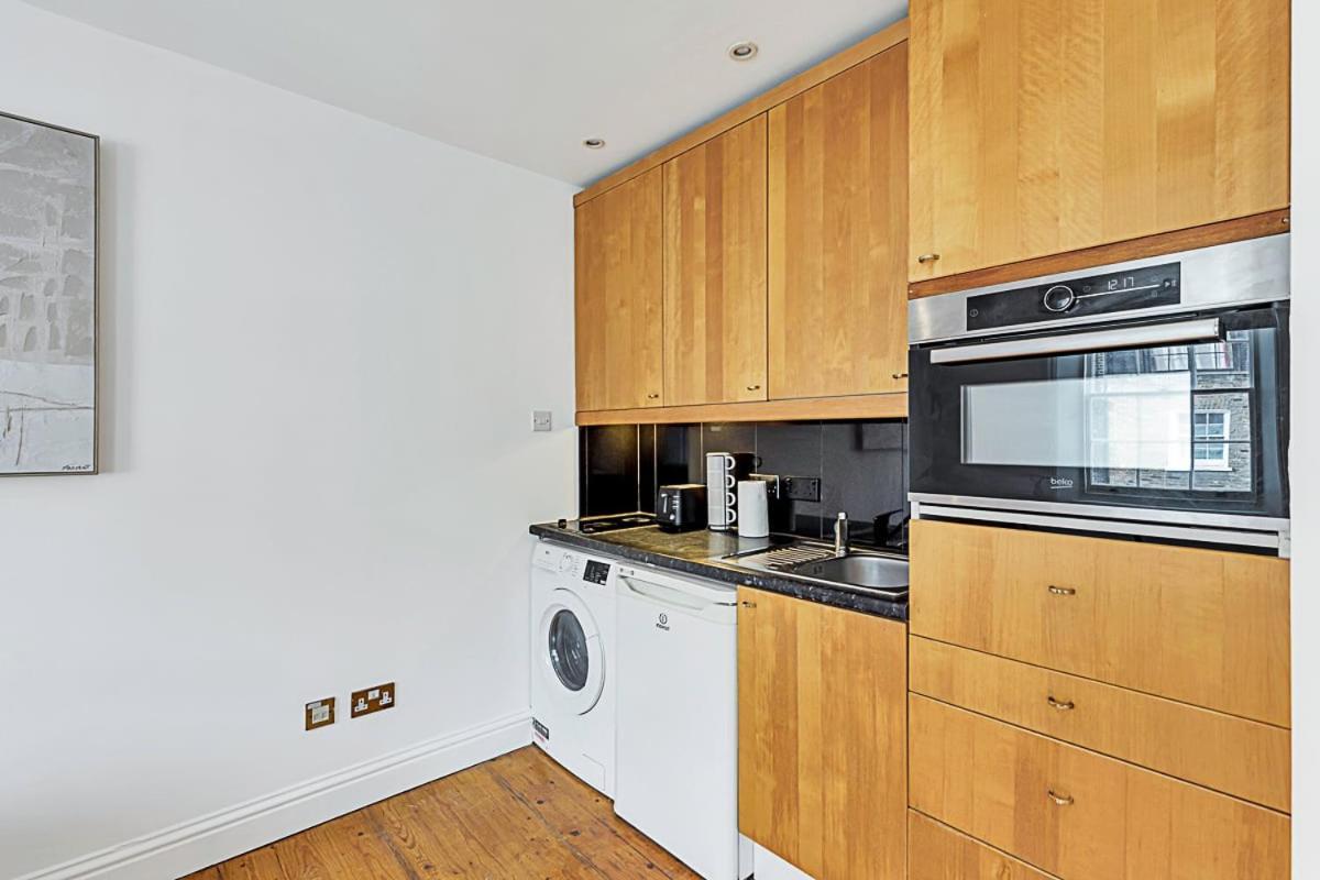 One-Bedroom Abode With A Balcony In Central London Eksteriør billede