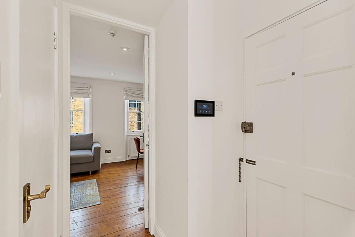 One-Bedroom Abode With A Balcony In Central London Eksteriør billede